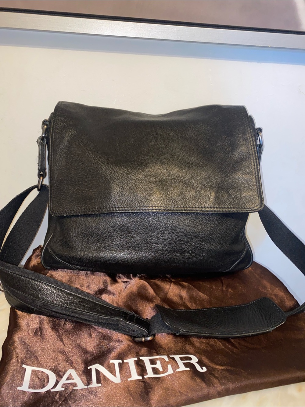 Danier Leather Messenger Laptop Crossbody  Bag Unisex